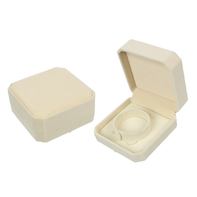 8SEASONS Velveteen Jewelry Bracelet Gift Boxes Square Off-white 9cm x 9cm,1 Piece 2015 new