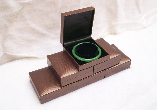High Quality Jewelry packaging box display rack gift box bracelet stand 6pcs/lot black velvet inside bracelet gift box brown