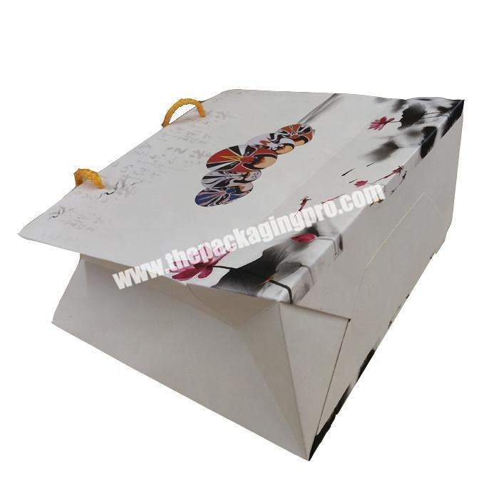 Abstract pattern white paper shopping bag for t shirt packaging