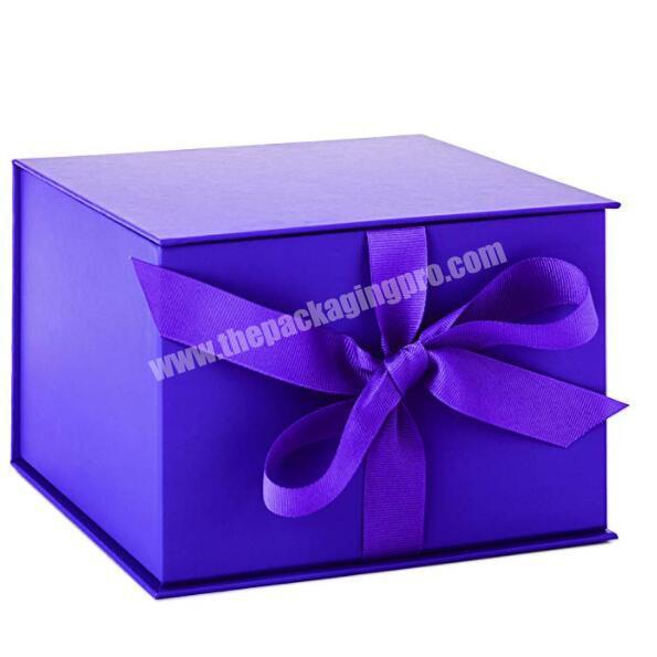 China Cardboard Boxes Luxury Packaging Clothing Large Gift Garment Box Design