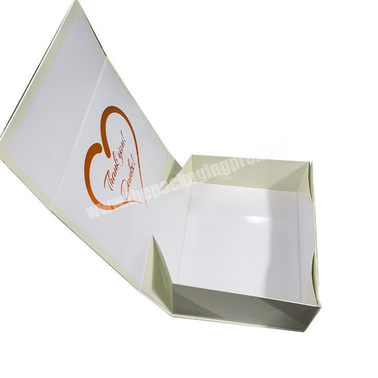 China Wholesale Folding Hot Stamping Gold Foil Clothes Shoes White Packaging Magnetic Gift Boxes