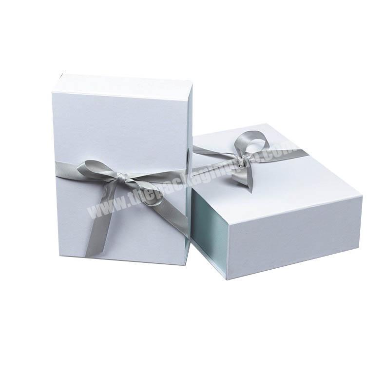 China Wholesale Smooth Magnetic Green Ribbon Decoration Magnetic Chipboard Paper Foldable Box
