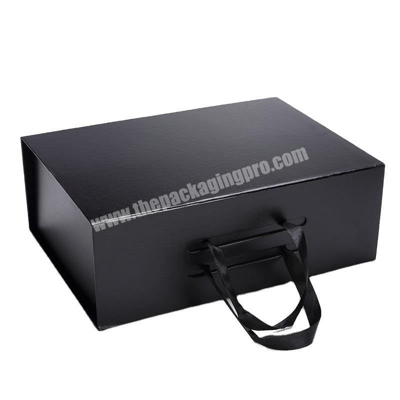 China Yiwu custom luxury portable gift box printed logo badge flip box with portable rope gift packaging jewelry