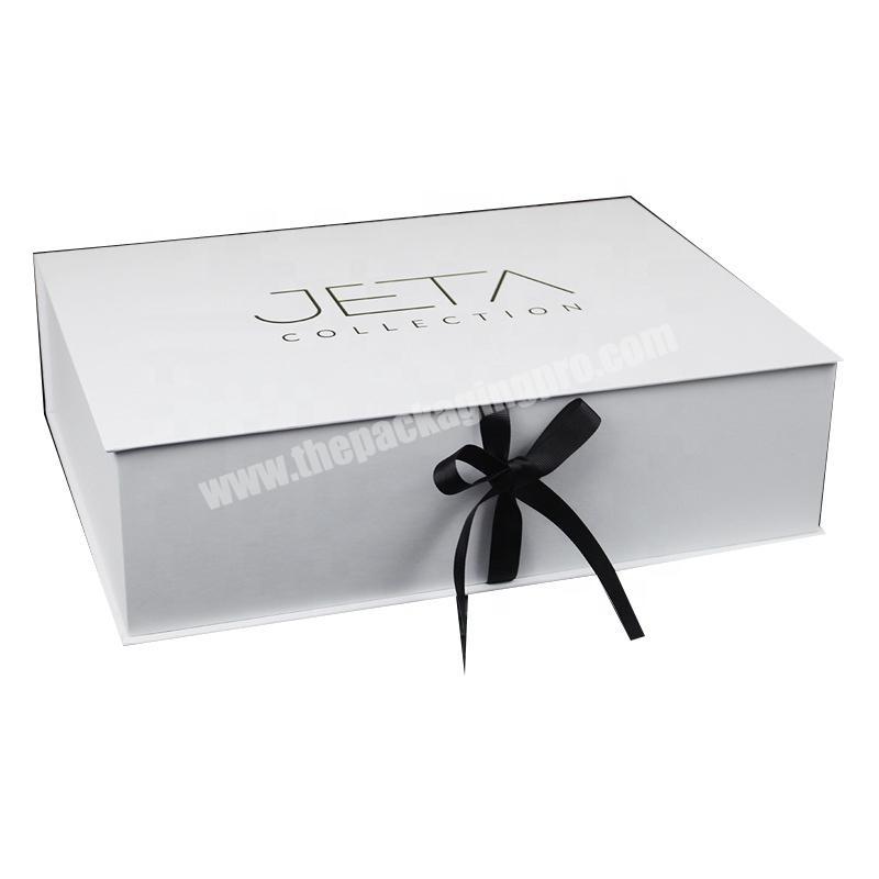 Clamshell magnetic closure paper gift box with ribbon