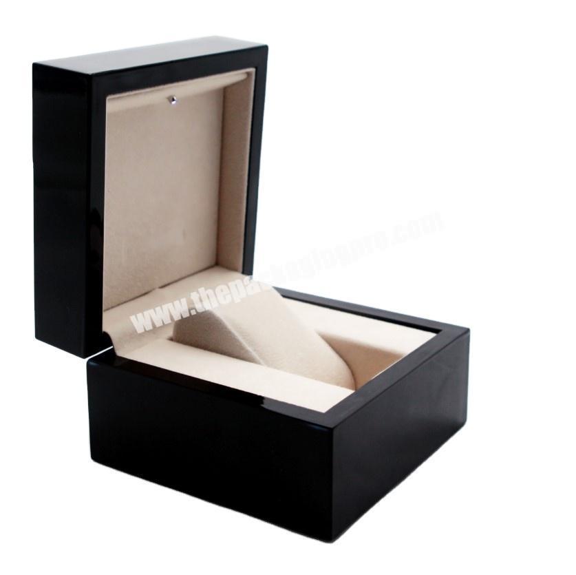 Crepack 2020 innovative and fashionable wooden touch and feel effect watch Box size 11.5x11.5x7.6cm