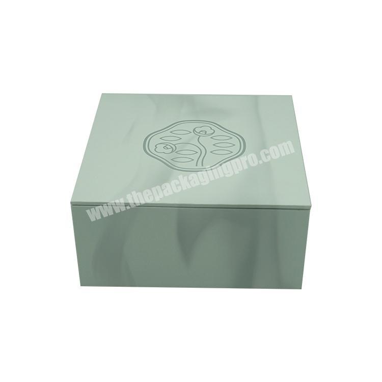 Custom cardboard  gift box embossing logo lid and base paper box