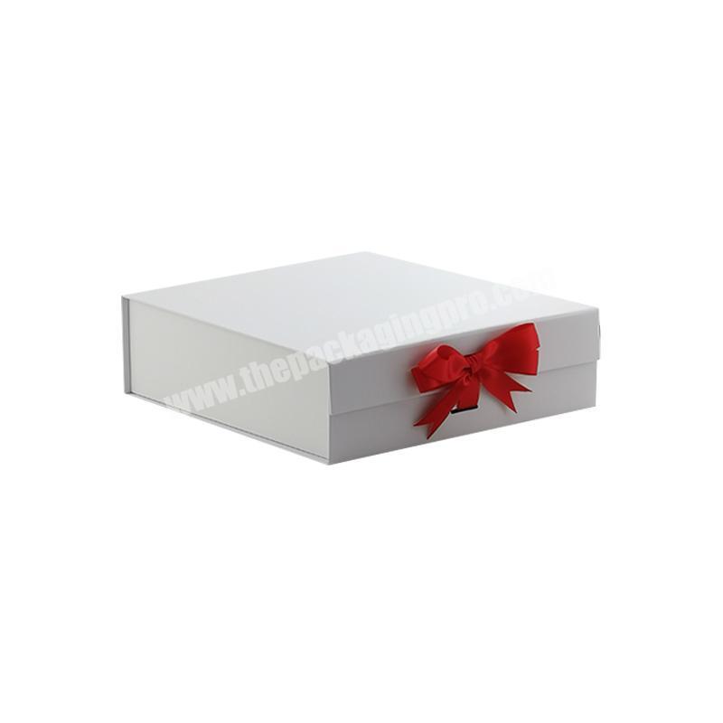 Custom design medium white square magnetic ribbon gift boxes in stock