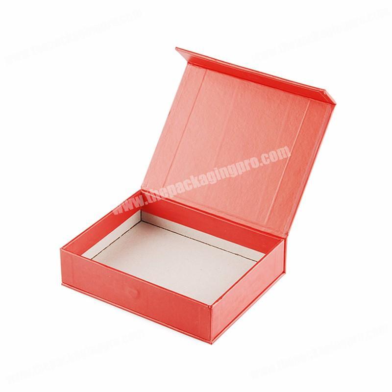 Custom luxury design magnetic closure clothing gift box