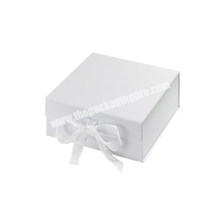 Custom Made Rigid Cardboard magnetic gift box with ribbon design