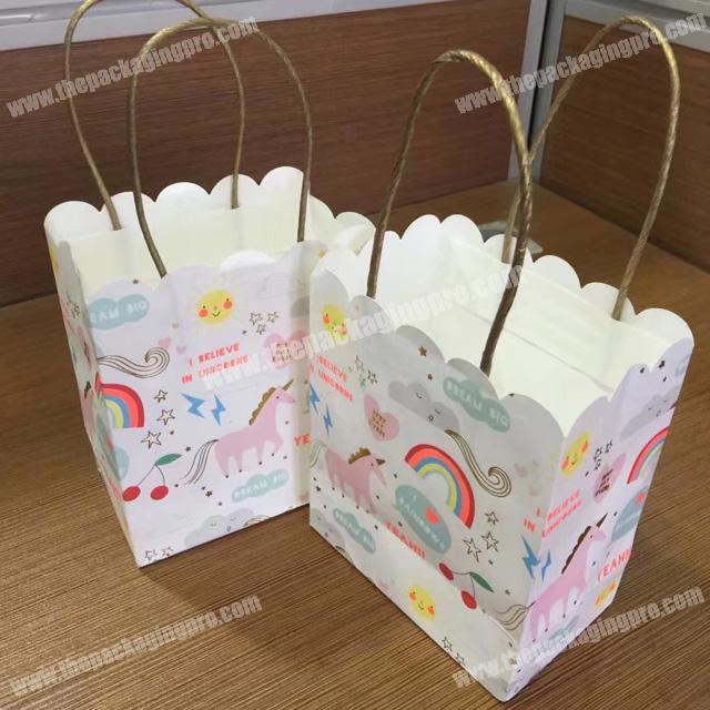 Custom-made white kraft paper cartoon cute hand-held gift bag can be printed logo
