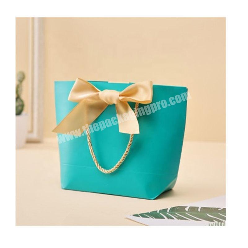 Custom Printed Beautiful Paper Gift Bag Skincare Packaging Fancy Bags For Beauty Salon