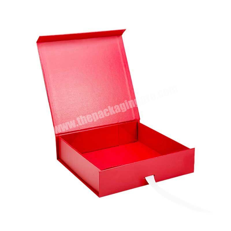 Custom printing red color medium folding gift packaging box with logo