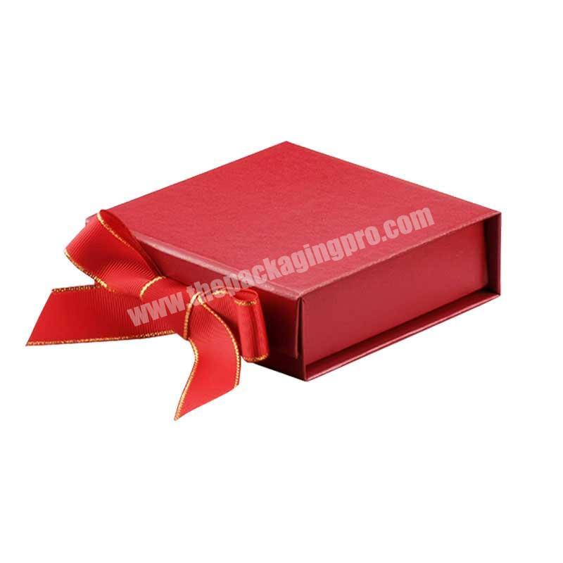 Custom red small magnetic chocolate gift box with custom ribbon
