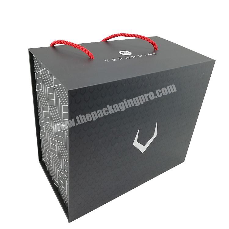 Custom silver stamping Logo Luxury Magnetic Closure Cardboard Gift Box with Handle