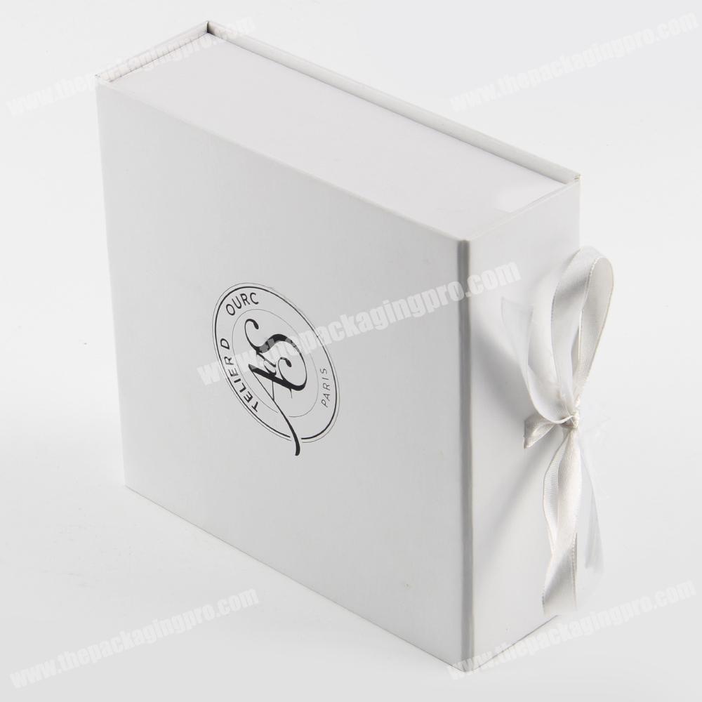 custom white magnetic cardboard paper gift box wholesale with ribbon