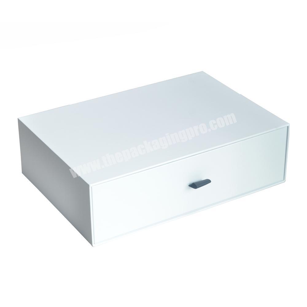Customized paperboard packaging box for cell phone and data line