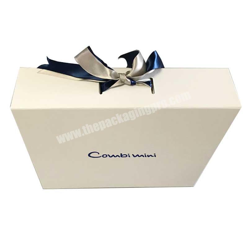 Customized white chocolate gift folding box with ribbon