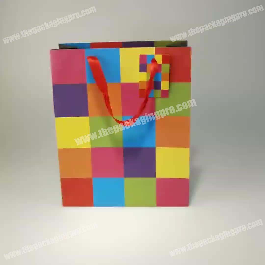 Durable Latest Large Present  Fashionable Shopping Gift Bags with LOGO Printing