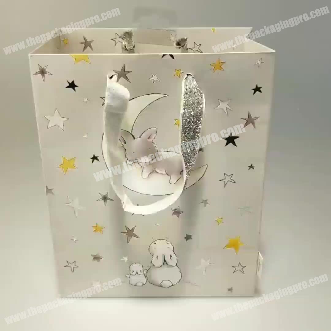 Eco-friendly Cheap Simple Gift Bags White Star Pattern Gift Paper Packaging Shopping Gift Bags with Ribbon