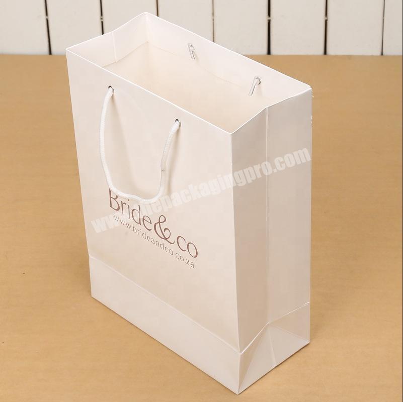 Eco-friendly N95 boutique jewelry paper bag with handle shopping