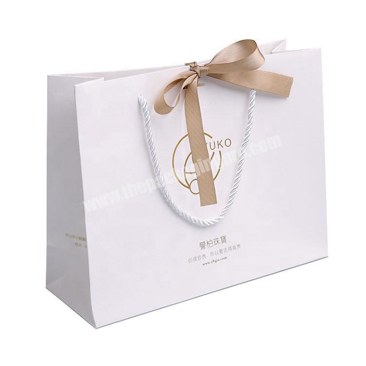 fashion matt lamination white paper gift  bag with ribbon rope