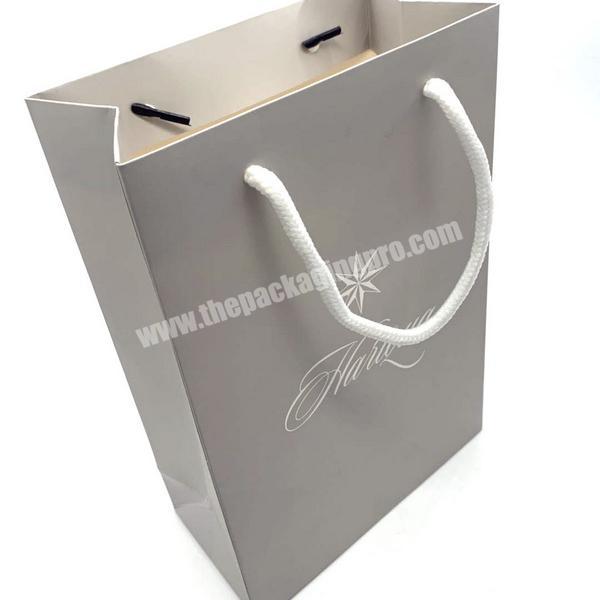 Fashionable cloth shoes gift shops recyclable bag packaging kraft paper bag with handle