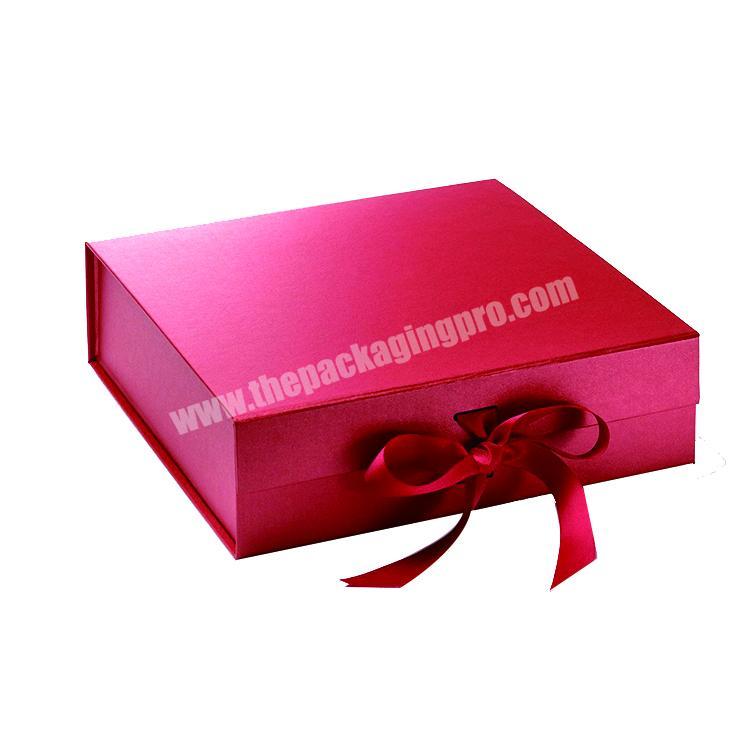 Featured portable box packaging clothing box