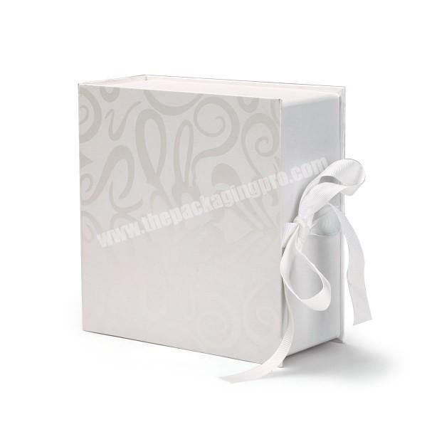Folding cardboard magnetic closures hair extension white packaging box with ribbon