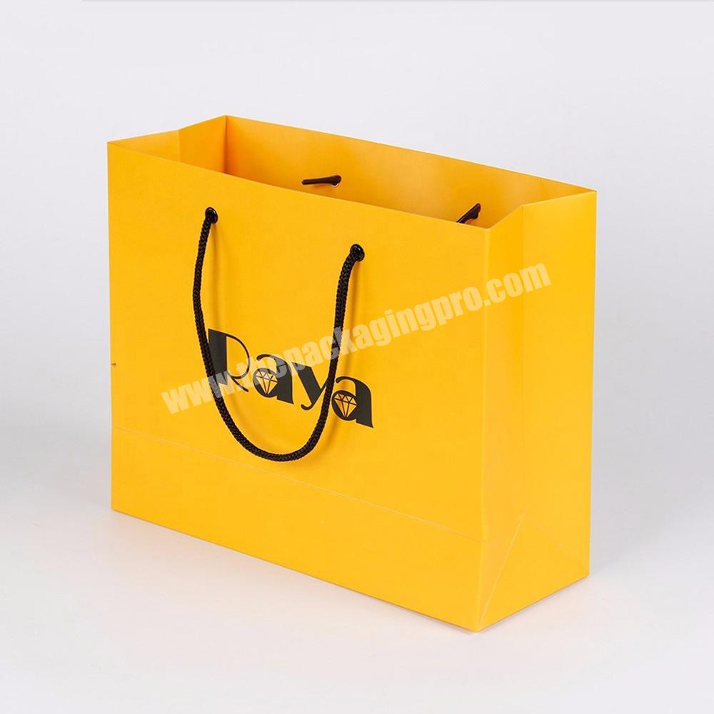 Guangzhou elegant logo printing gift bags wholesale famous brand retail paper bags