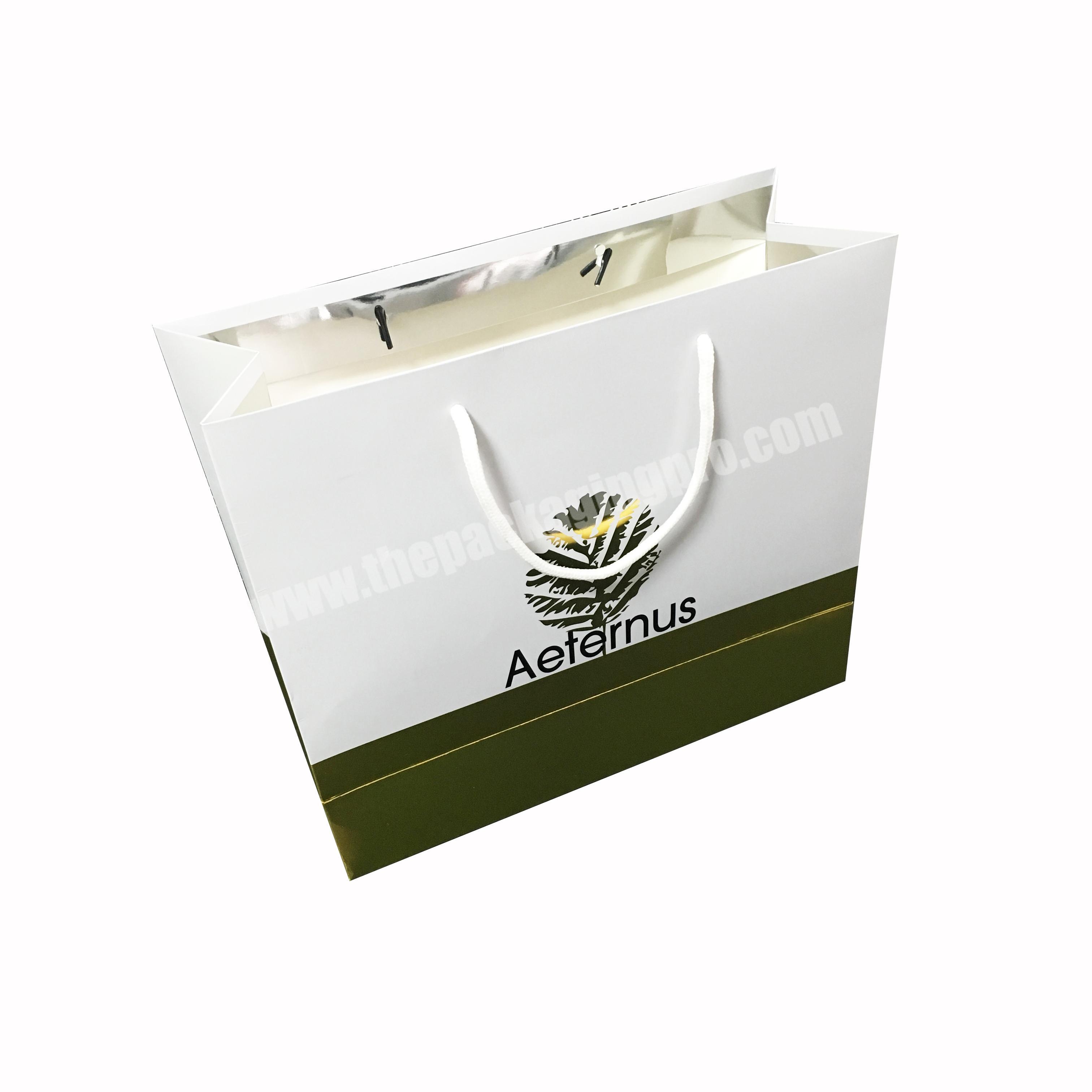 High Quality Custom Paper Packaging Bags For T-Shirt carrier bags