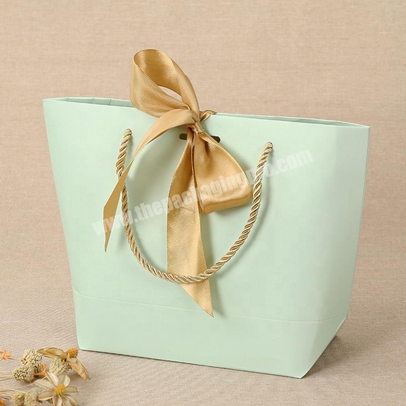 High Quality Fashion Luxury Gift Shopping Packaging Bag Laminated Art Paper Bag With Ribbon Handles