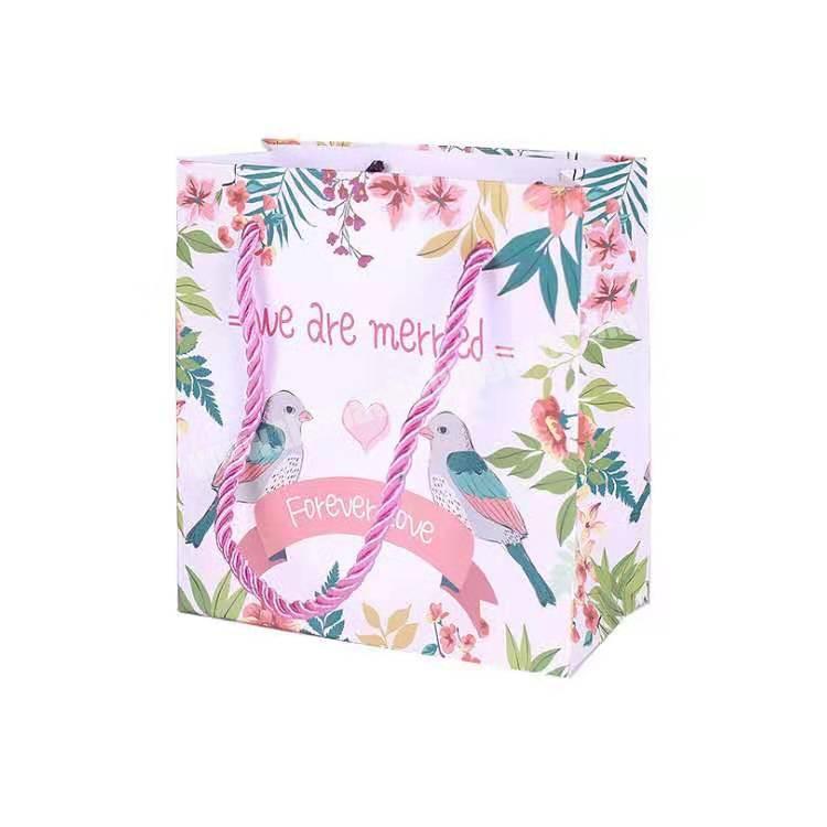 Low cost paper bag with luxury pink flower gift packaging paper bag