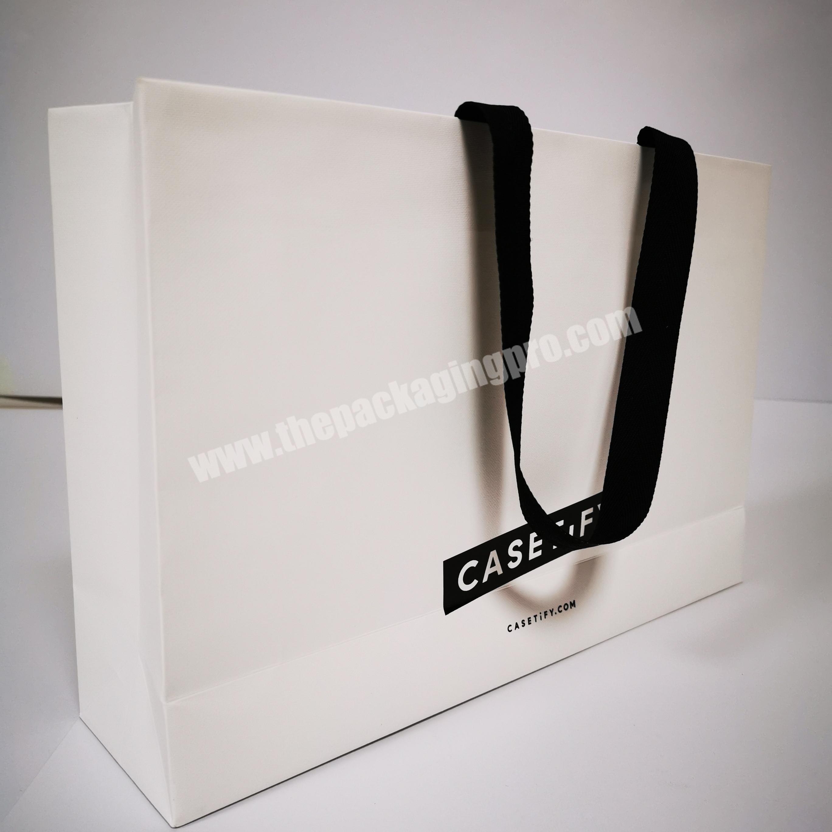 Low MOQ Custom New design white Paper gift bag with black handle