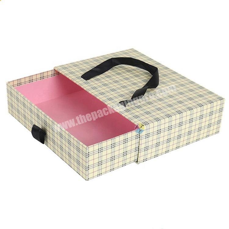 Low MOQ wholesale new style gift packaging paper Drawn bag cardboard box