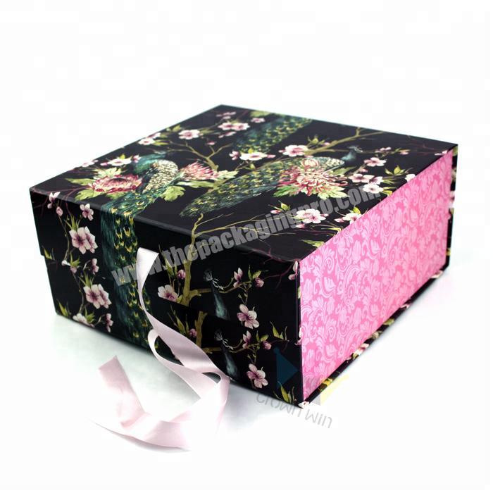 Luxury Cosmetic Gift Set Magnetic Gift Packaging Boxes With Ribbon