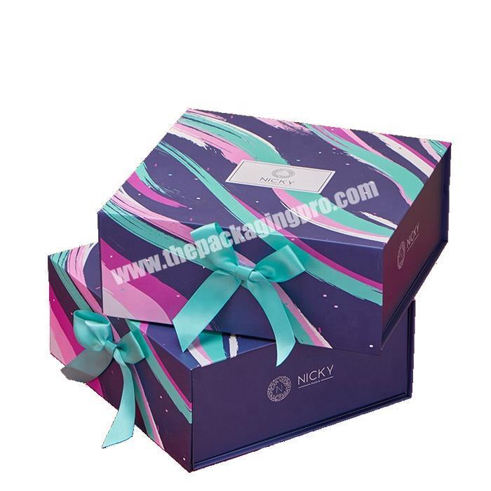 Luxury foldable paper gift box with magnetic closure lid