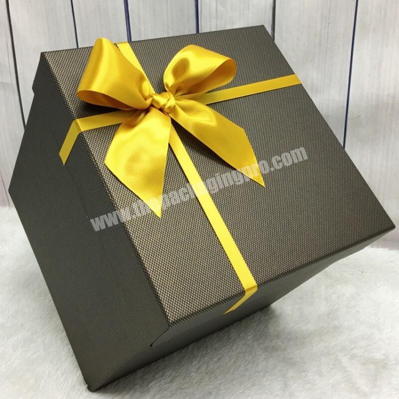 Luxury hart strong cardboard Matt Lamination uv coating paper stamping boxes With Gold power for collect clothes and shoes