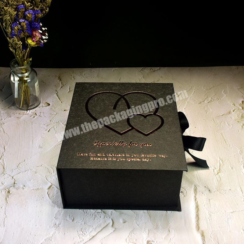 Luxury Luminous Heart-shaped Gold Stamping Folding Recyclable Paper Packaging Box