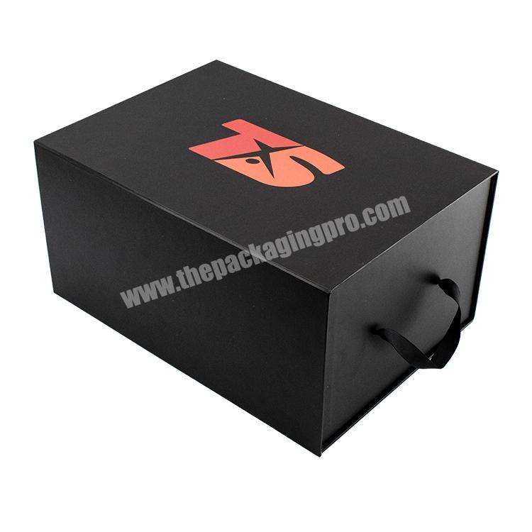Luxury Matte Black Rigid Cardboard Packaging Box Custom Magnet Closure Gift Box With Handle