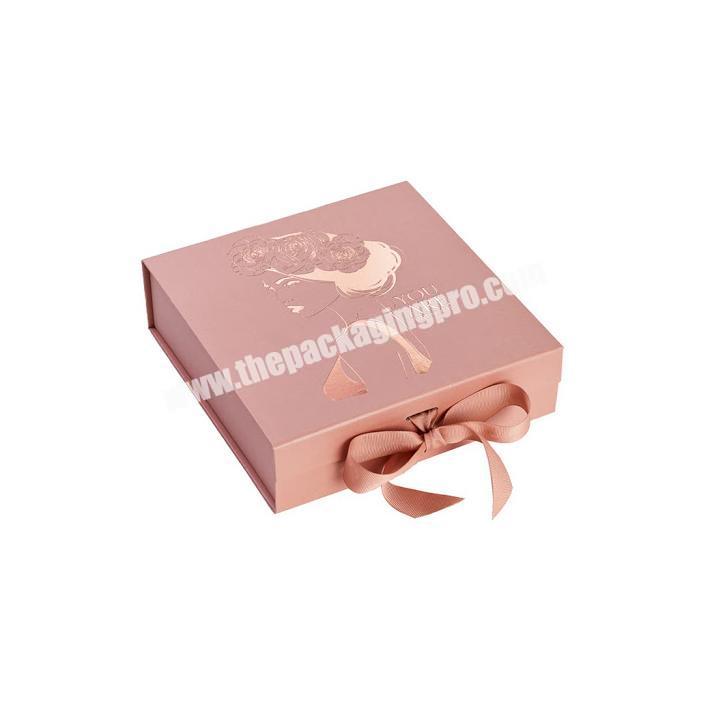 Luxury rigid paper magnet closure gift box for cosmetic set packaging