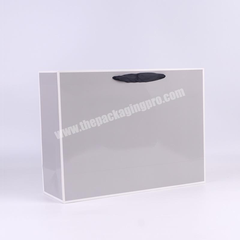 Manufacturer custom white card clothing gift bags, gift wrapping paper bags, clothing shopping bags