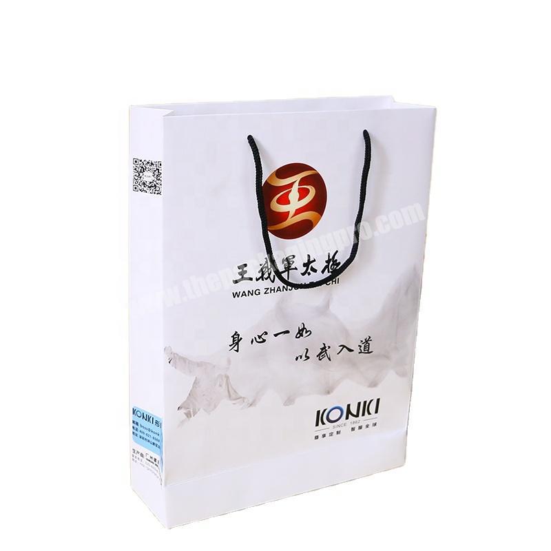 Manufacturers customized medium shopping Coated paper packaging bags with handle