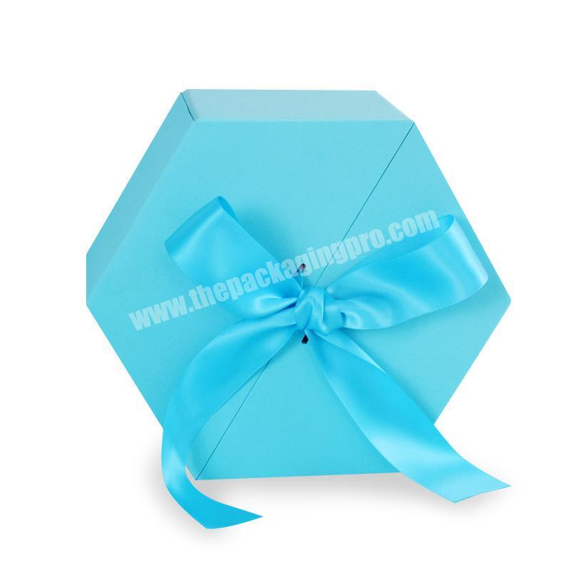 Manufacturers selling holiday gift boxes, Valentine's Day heart-shaped gift boxes with ribbons