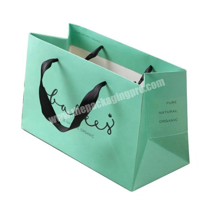 New Design Green Paper Bag with Silk Handle Packaging Paper Bag for Clothes Retail Store