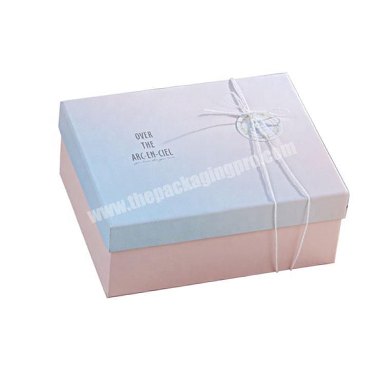 New Fresh Small Luxury Clothing Packaging Box For Apparel Store Retail at Mall