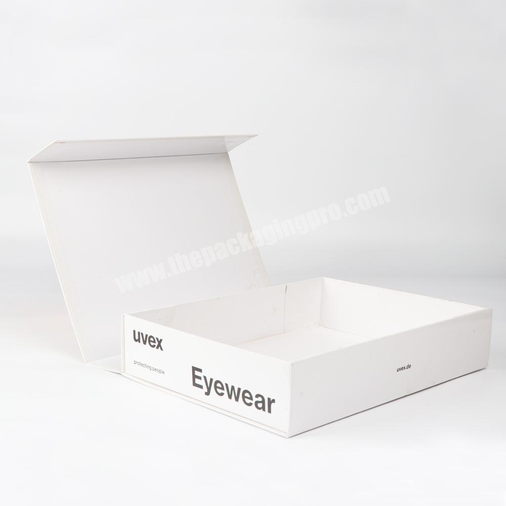 Perfect design logo customized magnetic closure cardboard folding gift box for packaging clothing