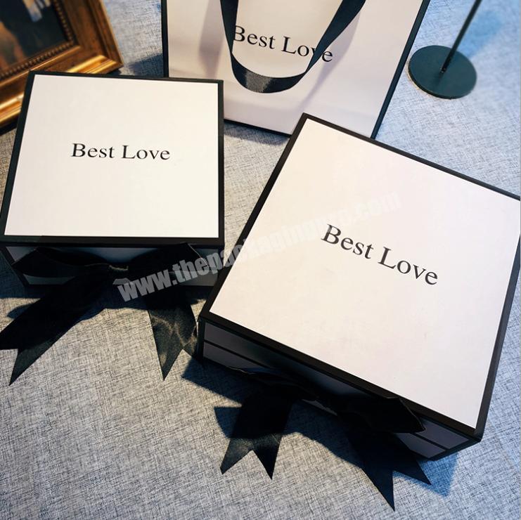 Personalized custom clamshell black frame simple style wedding hand gift box