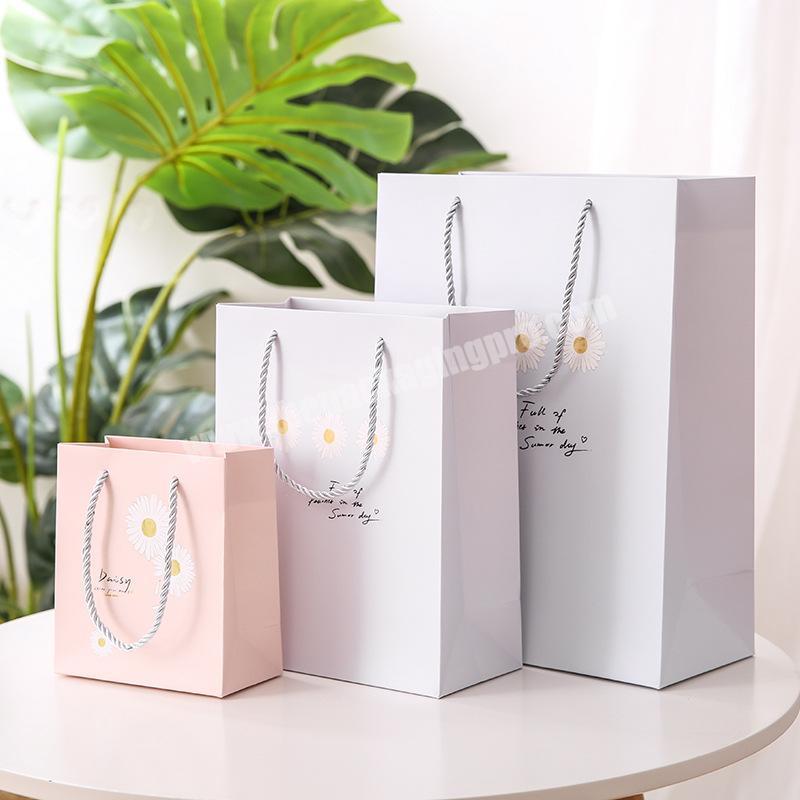 Small white flower series portable paper bags in four sizes can be customized by choosing gift bags