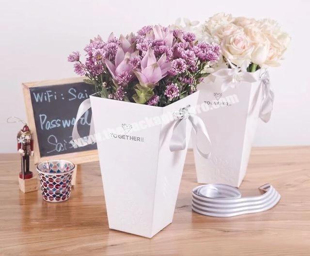 Take away bouquet flower packaging box with handle low MOQ