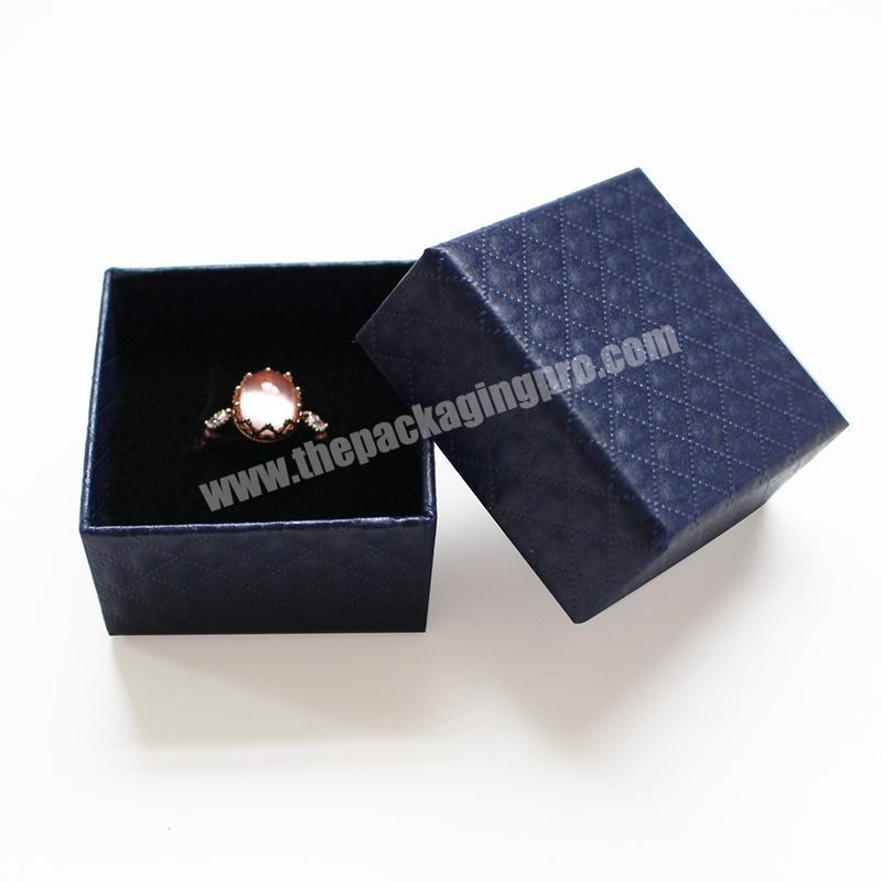 The new jewelry box has a sponge mixed color 5x5x3cm ring box